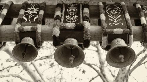 Clochant: A Traditional French Bell