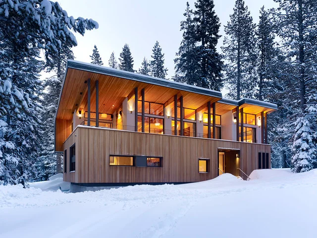 Mountain House Dreams: A Snowy Escape Captured in Coffee-Table Bliss