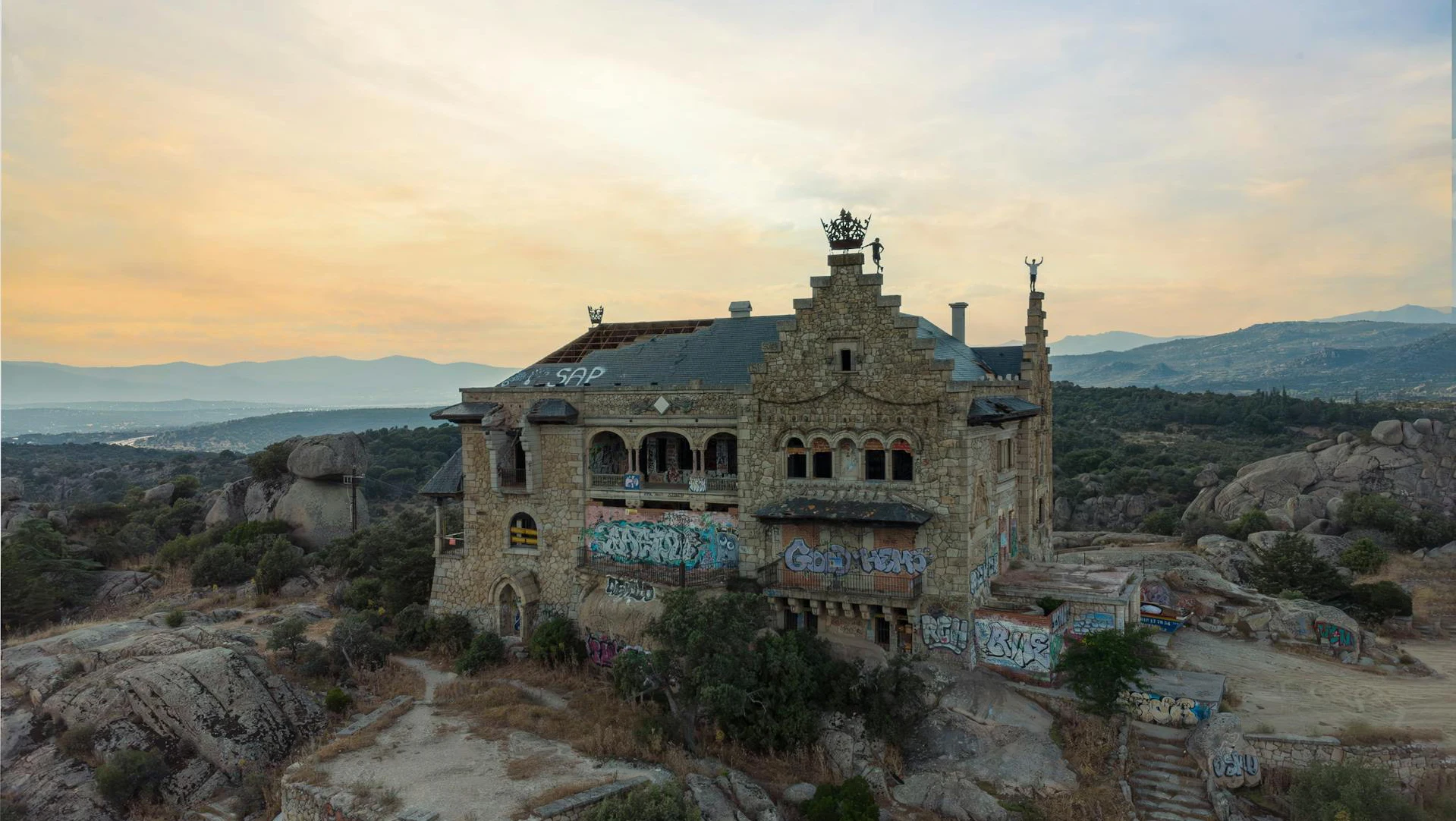 Mysteries of Ovestæ: Exploring the Beauty and History