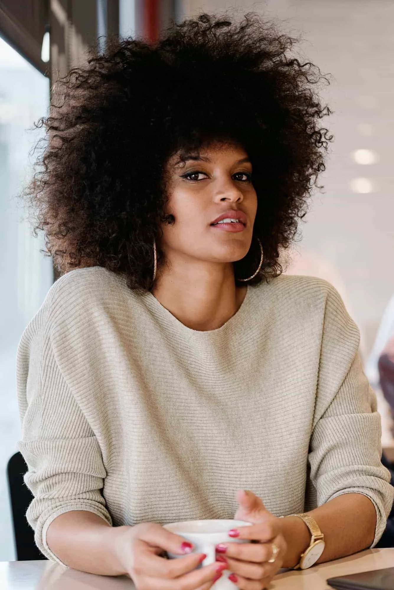 Team-Inwisdoo-Sheila-Davis-portrait-of-attractive-afro-woman-in-coffee-shop