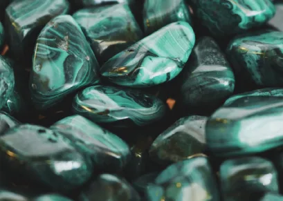 The Ultimate Guide to Malachite Gemstones: History, Meaning, and Uses